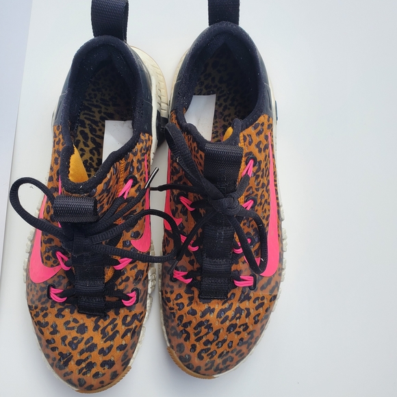 Nike Metcon 3 Training Leopard Print Sneakers - Black and Pink Size 8 Womens - Picture 3 of 7